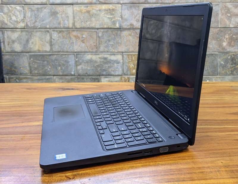 Dell inspiron 15 3000 series i5 7th hot sale gen 8gb